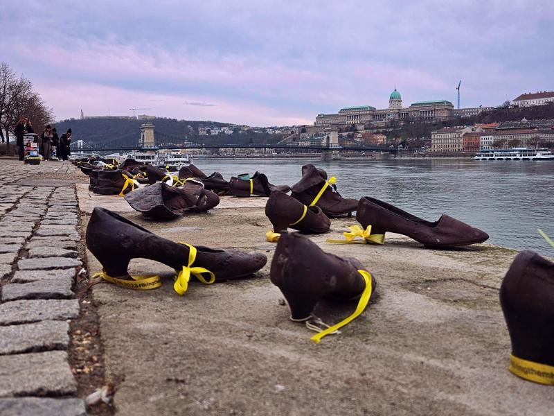 Pesti séta a belvárosban, cipők emlékmű