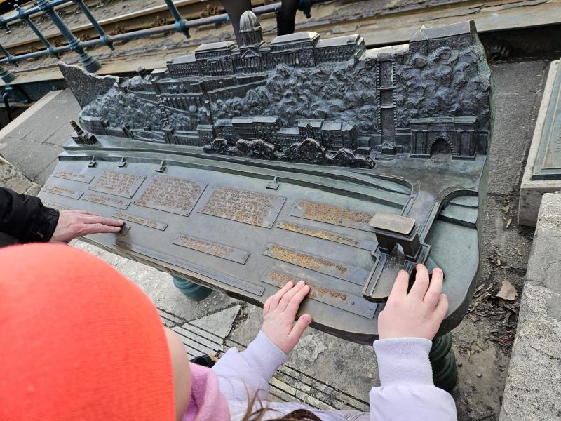 Budapest Unseen: A Sensory City Walk for Visually Impaired, touch
